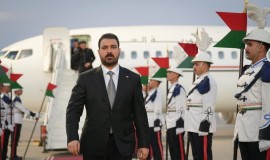 رئيس الوزراء يصل إلى واشنطن على رأس وفد حكومي